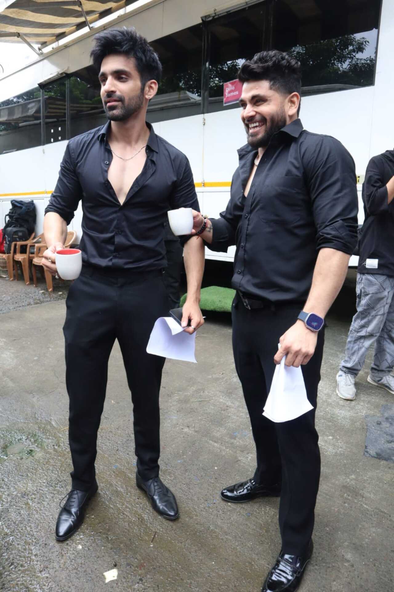 Arjit Taneja and Shiv Thakare posed for the paparazzi